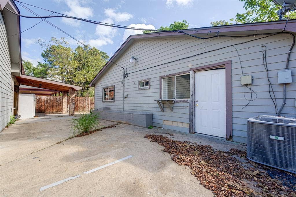 554 Pleasant Vista Drive, Dallas, TX 75217 Detached apartment