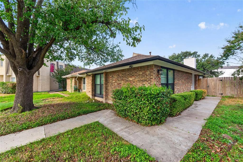 2925 Allister Street, Dallas, TX 75229