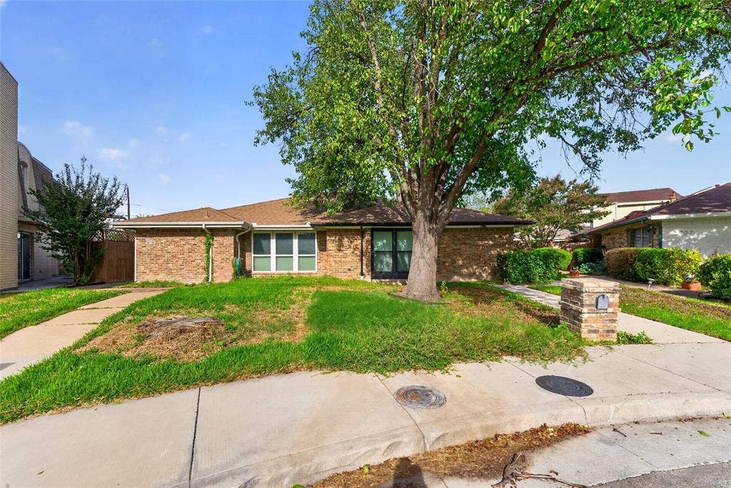 2925 Allister Street, Dallas, TX 75229