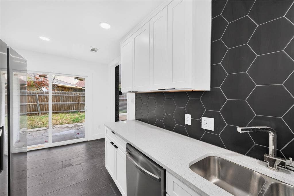 2925 Allister Street, Dallas, TX 75229
