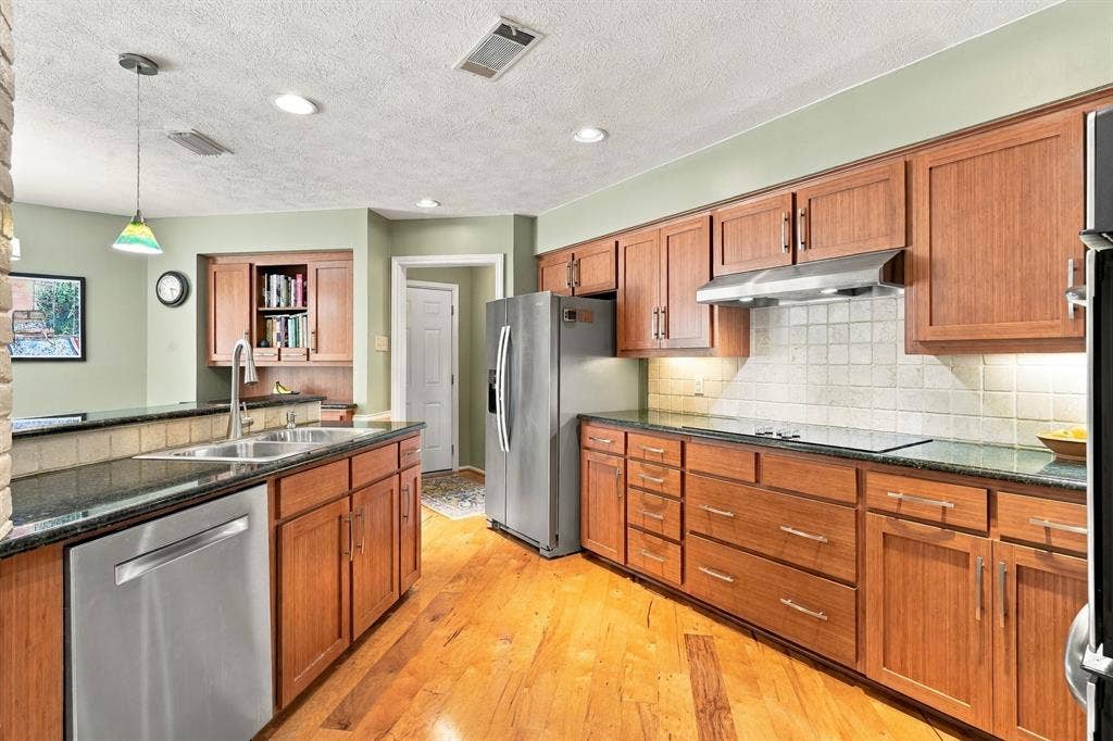 6720 Firelight Lane, Dallas, TX 75248 6720 Firelight Lane, Dallas, TX 75248