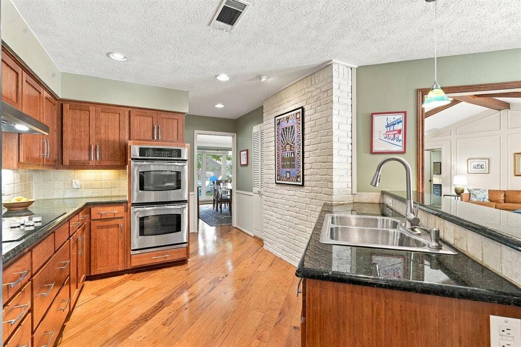 6720 Firelight Lane, Dallas, TX 75248 6720 Firelight Lane, Dallas, TX 75248