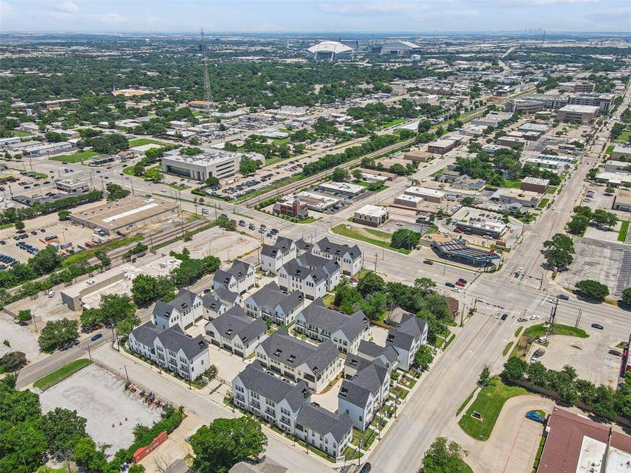 Property photo for 128 Garden Court E, Arlington, TX