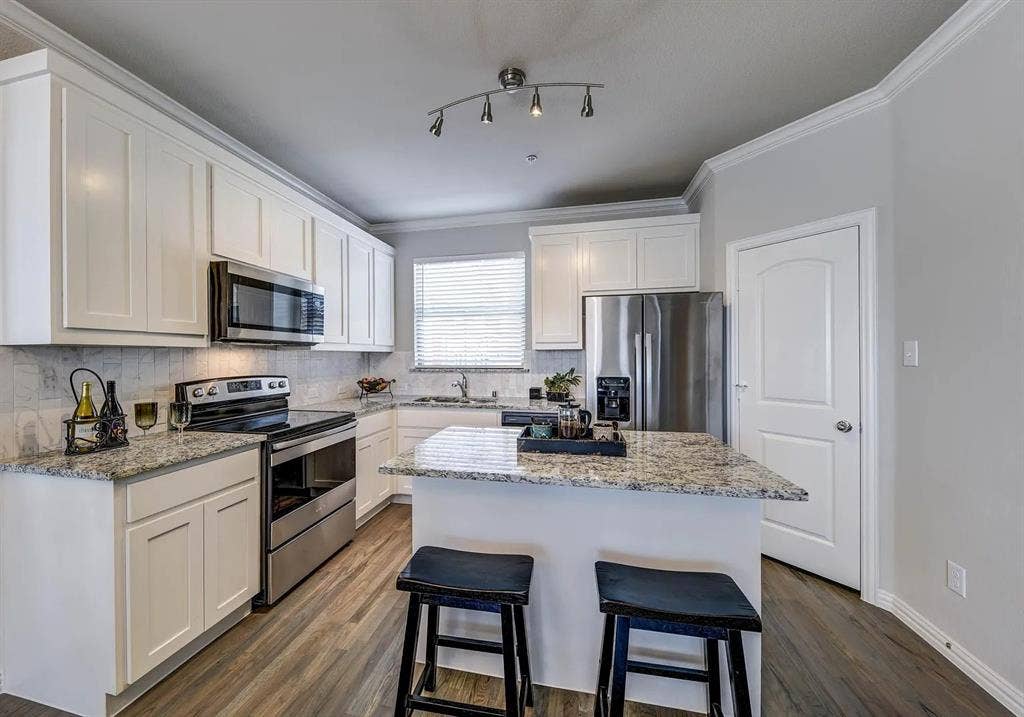 301 E Lamar Street, #10, McKinney, TX 75069 301 E Lamar Street, #10, McKinney, TX 75069