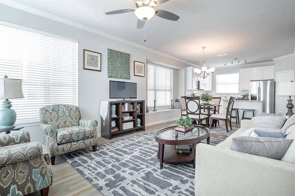 301 E Lamar Street, #10, McKinney, TX 75069 301 E Lamar Street, #10, McKinney, TX 75069