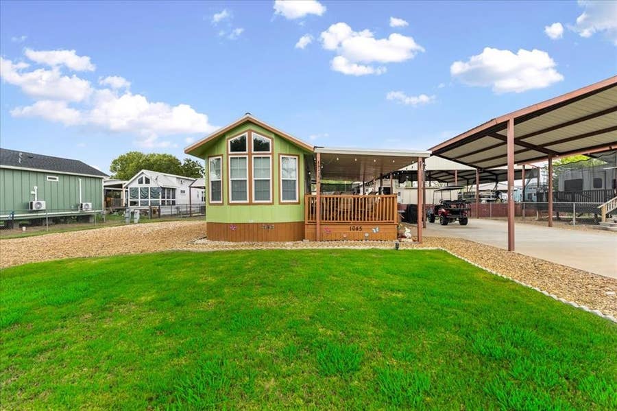 Property photo for 1045 Pelican Isle Drive, Kerens, TX