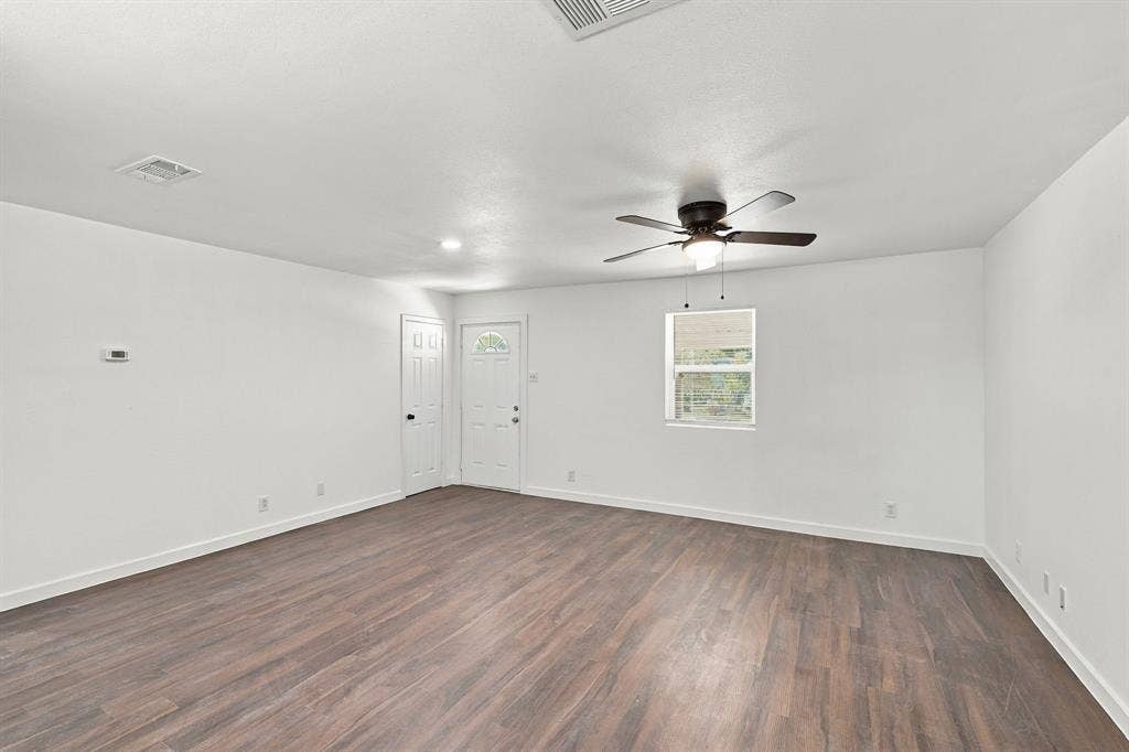 3215 Hillglenn Road, Dallas, TX 75228 3215 Hillglenn Road, Dallas, TX 75228