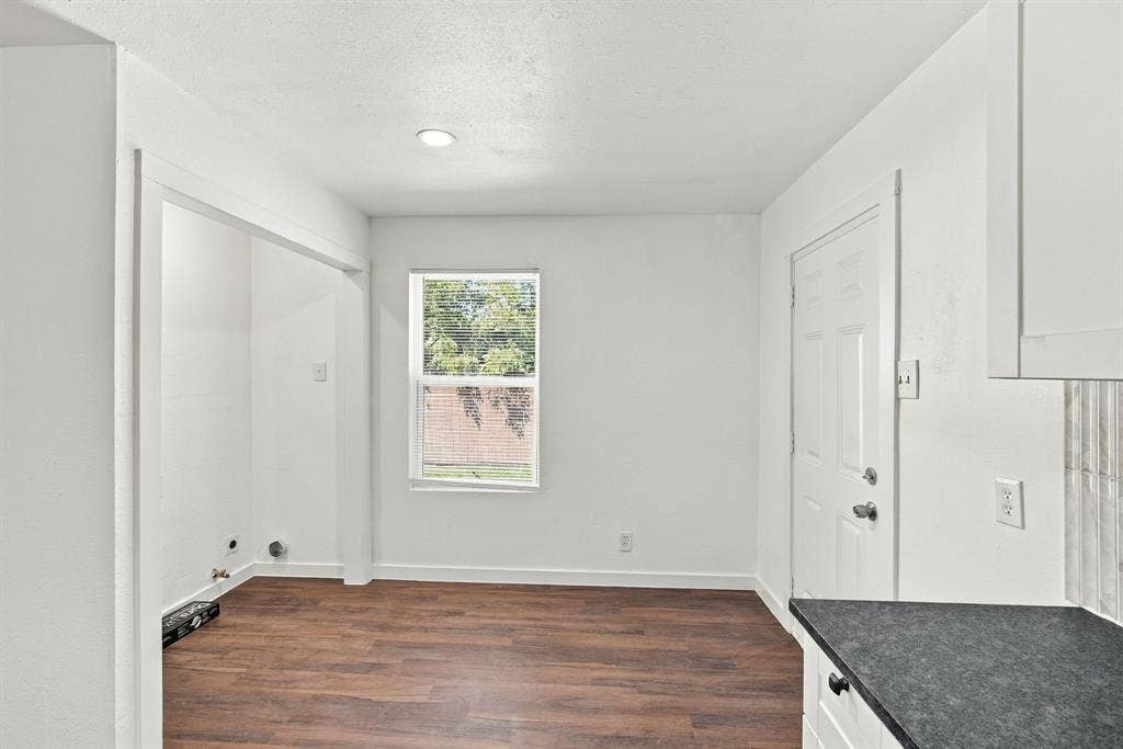 3215 Hillglenn Road, Dallas, TX 75228 3215 Hillglenn Road, Dallas, TX 75228