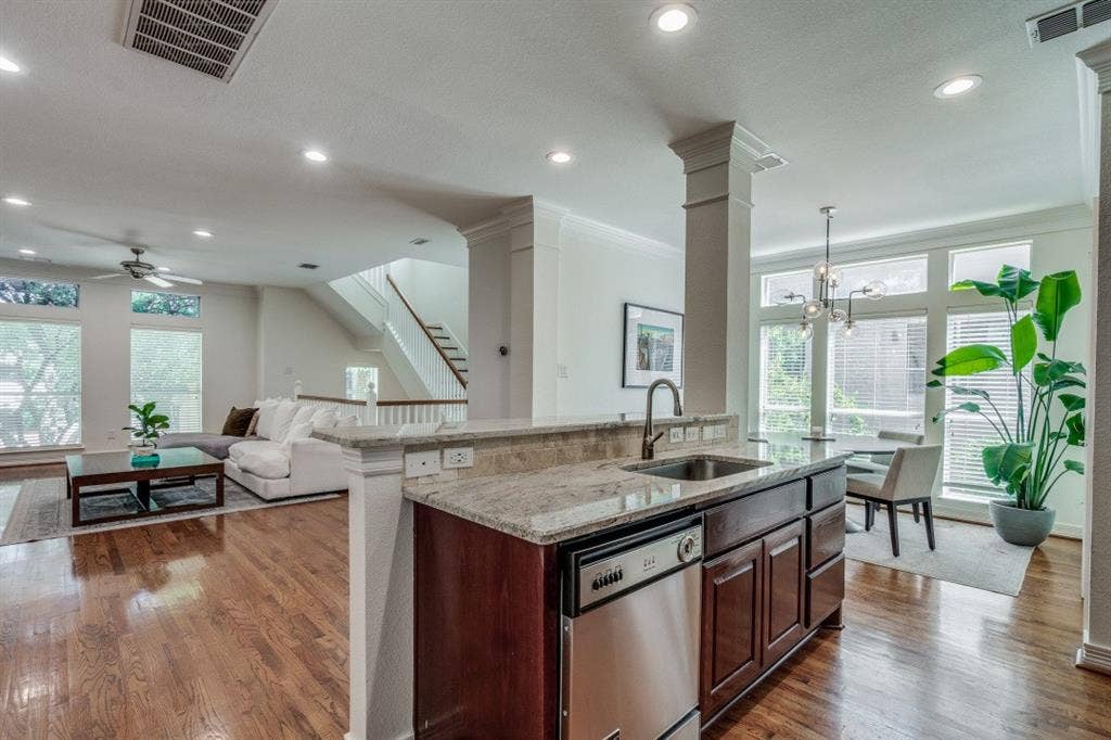 2910 State Street, Dallas, TX 75204 2910 State Street, Dallas, TX 75204