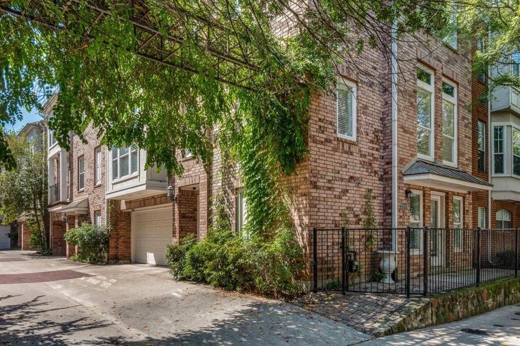 2910 State Street, Dallas, TX 75204 2910 State Street, Dallas, TX 75204