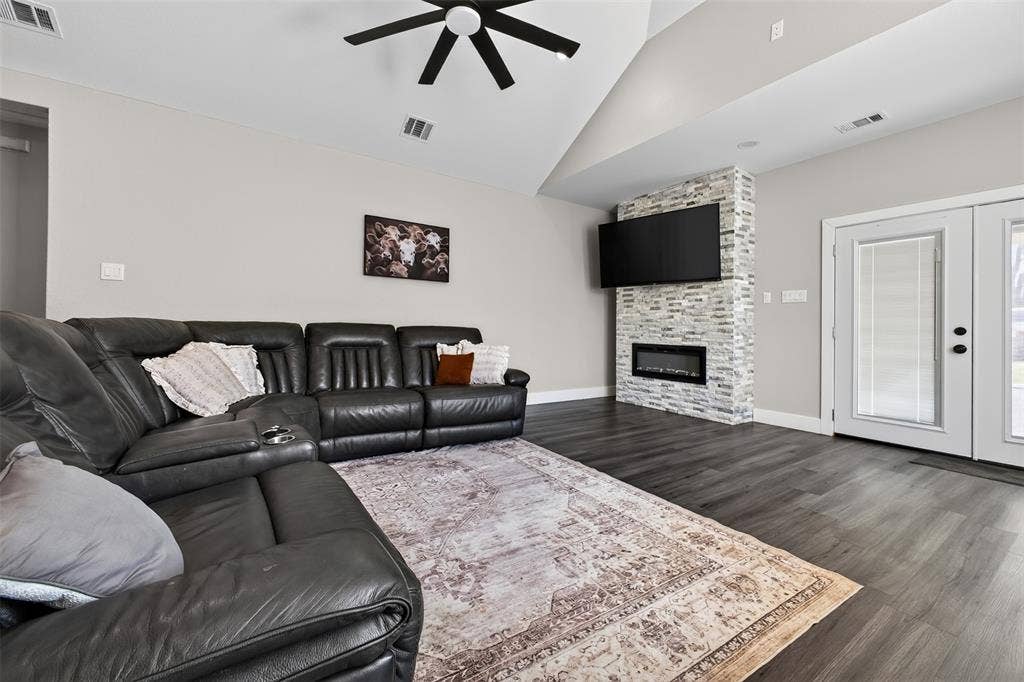 9116 Beckleycrest Avenue, Dallas, TX 75232 9116 Beckleycrest Avenue, Dallas, TX 75232