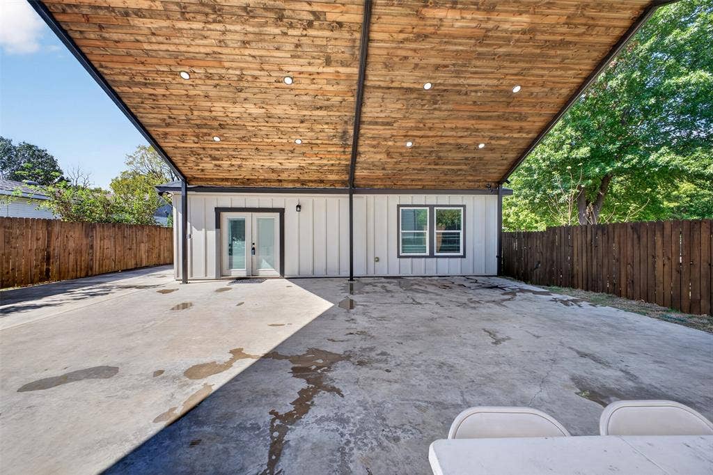 9116 Beckleycrest Avenue, Dallas, TX 75232 30X30 Covered patio with wood panel vaulted ceilings.