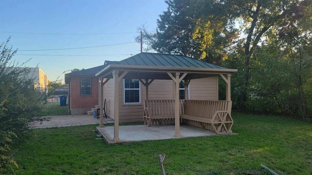 707 Korgan Street, Dallas, TX 75216 Outdoor gazebo featuring a metal roof, square support posts, and built-in bench seating set on a concrete pad