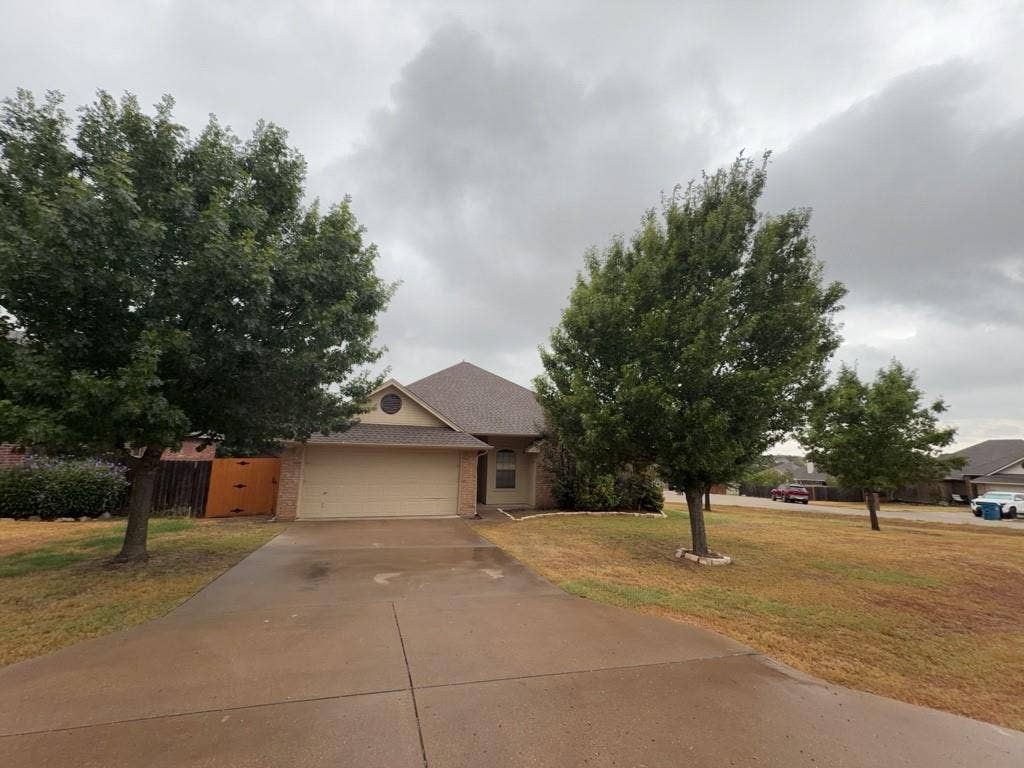 1005 Winding Road, Granbury, TX 76049 1005 Winding Road, Granbury, TX 76049