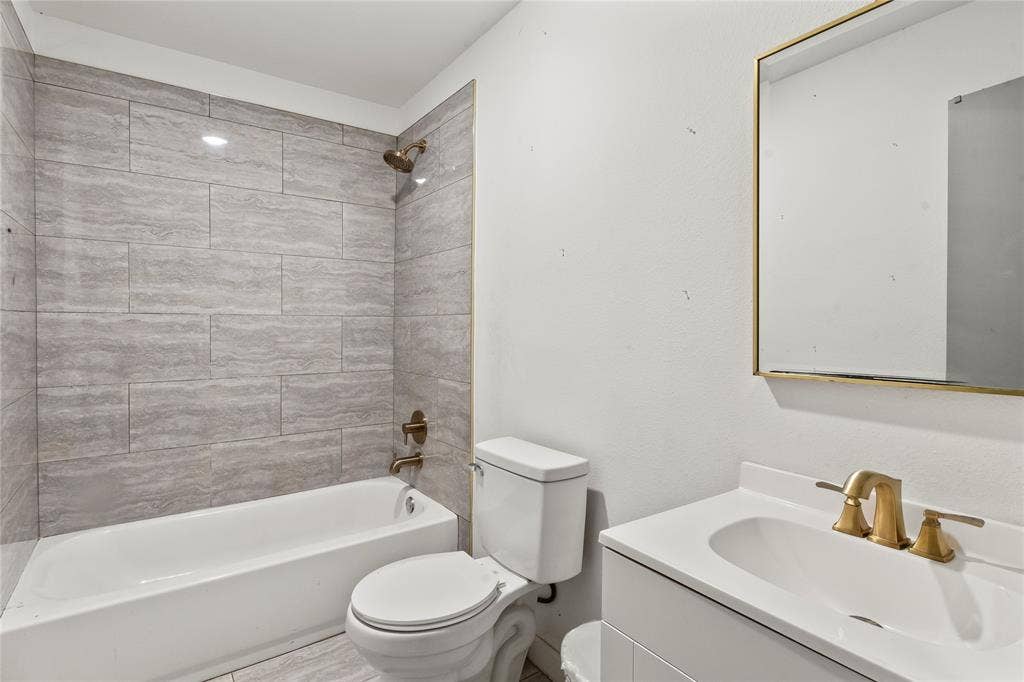 110 Pierce Drive, Mabank, TX 75156 Bathroom Three