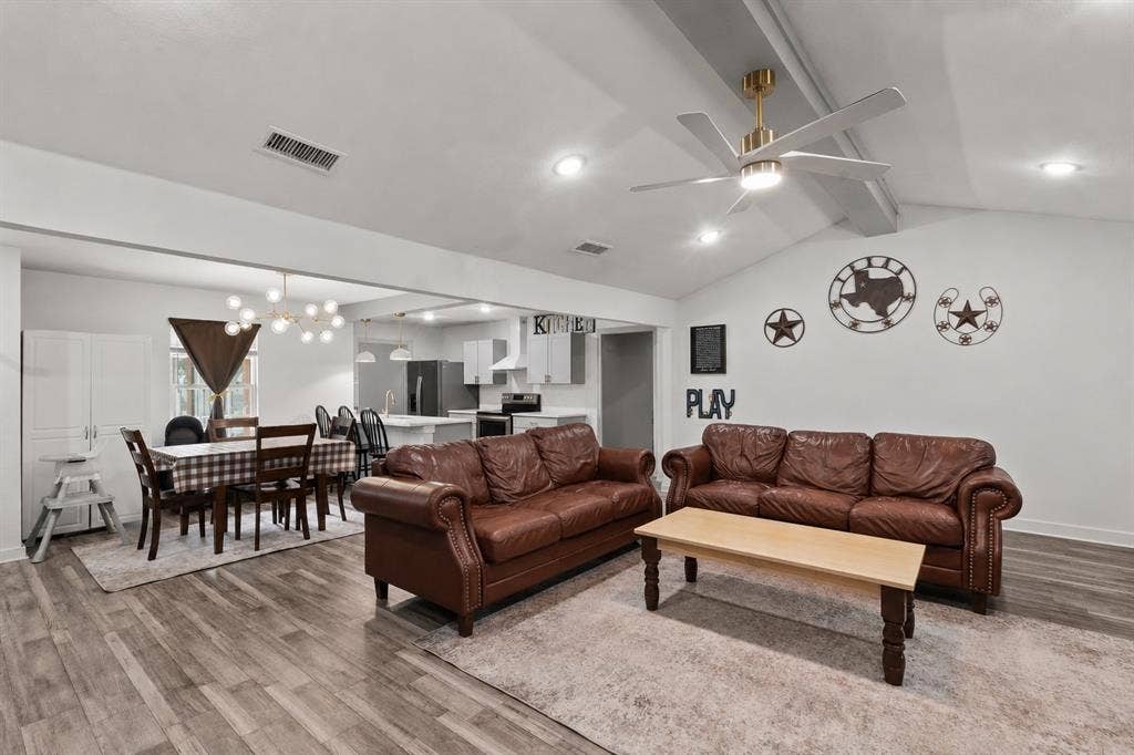 110 Pierce Drive, Mabank, TX 75156 110 Pierce Drive, Mabank, TX 75156