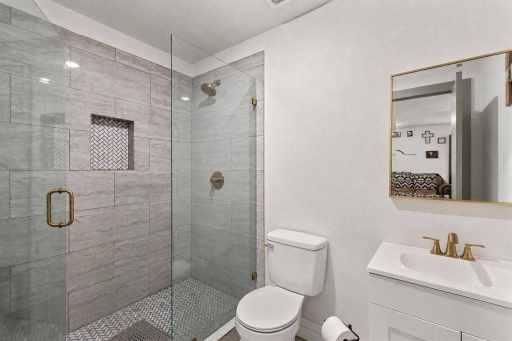 110 Pierce Drive, Mabank, TX 75156 Primary Ensuite Two