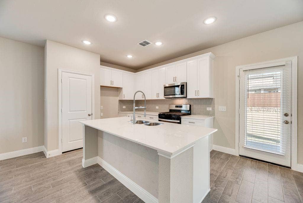 1537 Vermillion Street, Forney, TX 75126 1537 Vermillion Street, Forney, TX 75126