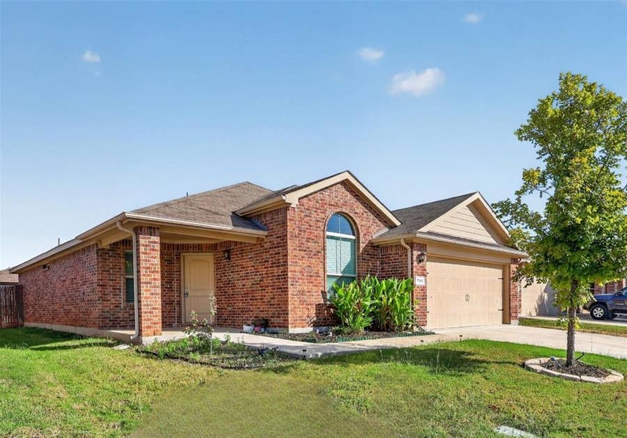 Property photo for 725 Gin Lake Trail, Fort Worth, TX