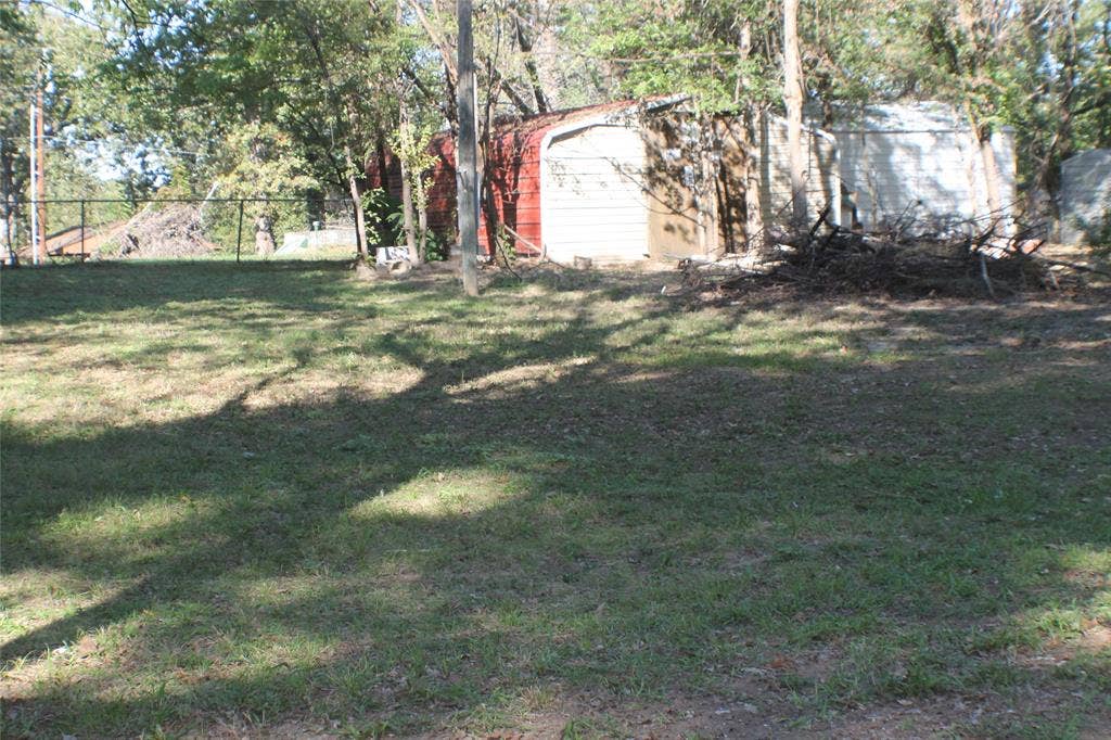 111 Daniel Drive, Mabank, TX 75156 3 lots with storage