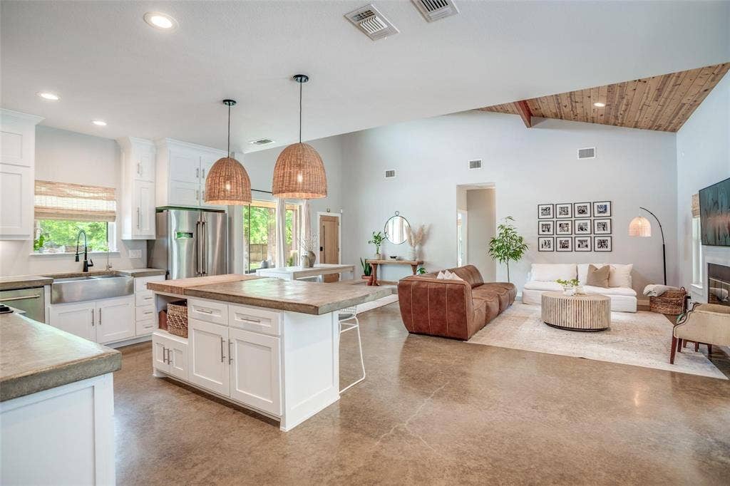104 Windsong Court, Weatherford, TX 76087