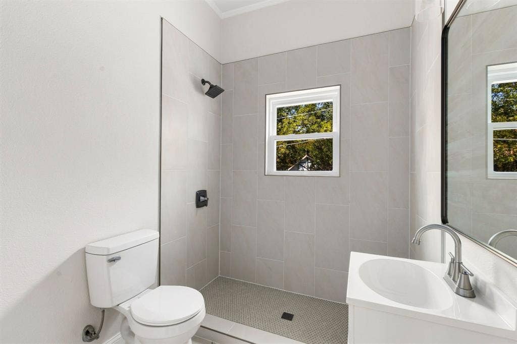 2115 Walworth Street, Greenville, TX 75401 2115 Walworth Street, Greenville, TX 75401