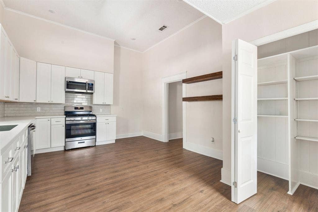2115 Walworth Street, Greenville, TX 75401 2115 Walworth Street, Greenville, TX 75401