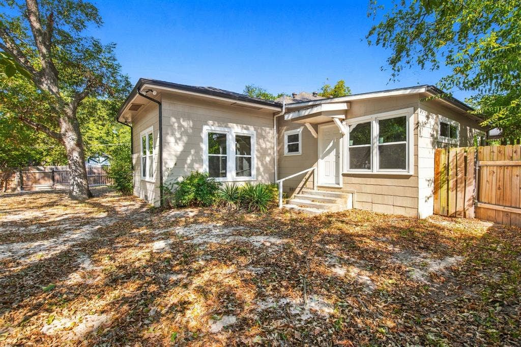 2115 Walworth Street, Greenville, TX 75401 2115 Walworth Street, Greenville, TX 75401
