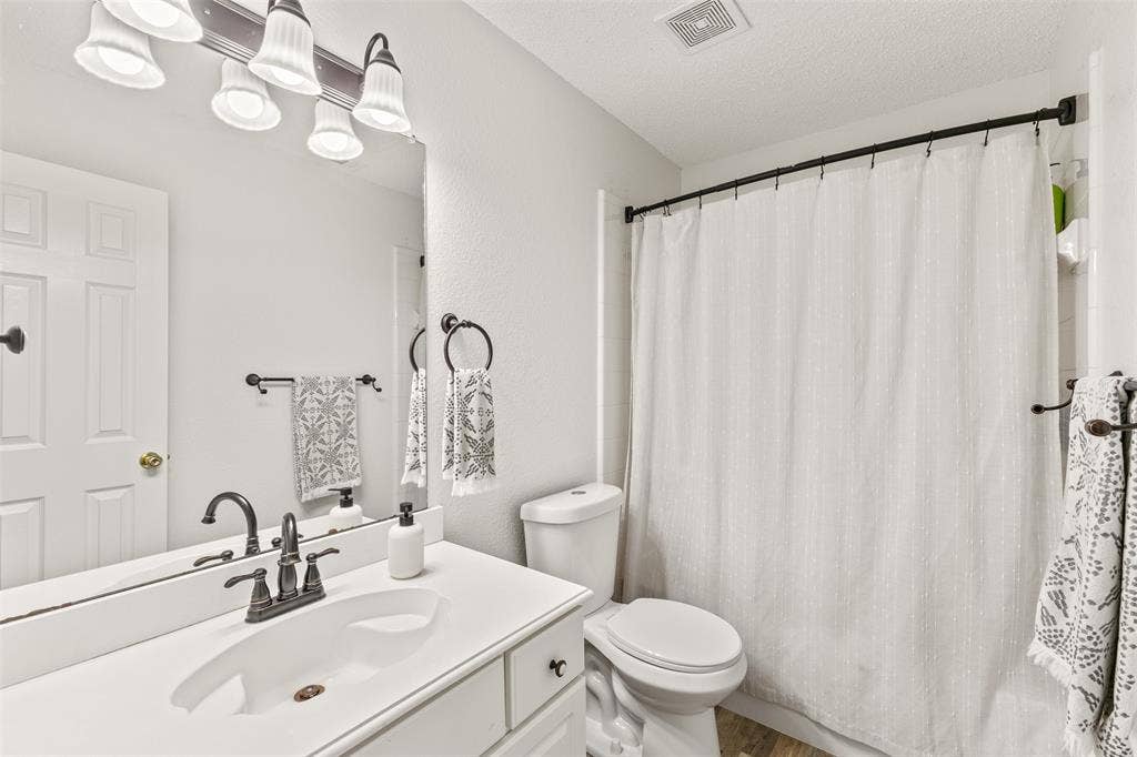 1938 Woodglen Drive, Mesquite, TX 75149 1938 Woodglen Drive, Mesquite, TX 75149