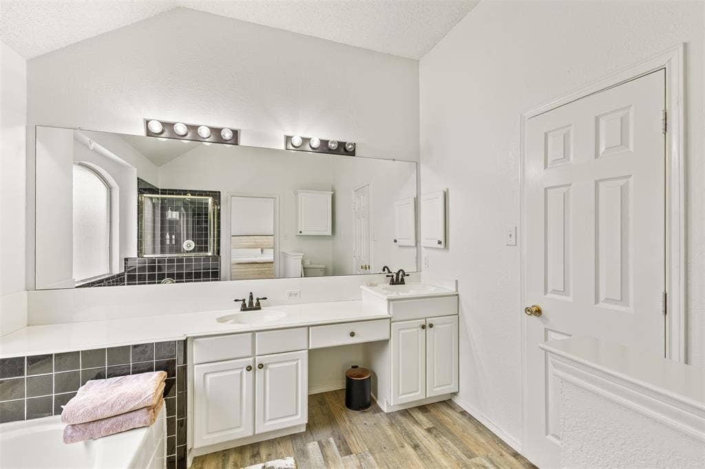 1938 Woodglen Drive, Mesquite, TX 75149 1938 Woodglen Drive, Mesquite, TX 75149