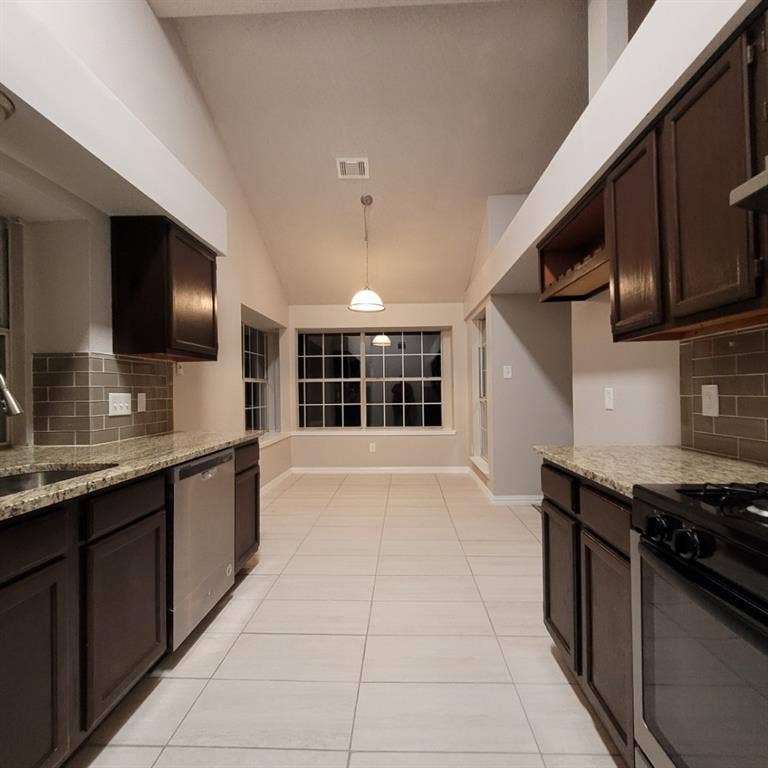 8006 Yacht Club Drive, Rowlett, TX 75089 8006 Yacht Club Drive, Rowlett, TX 75089