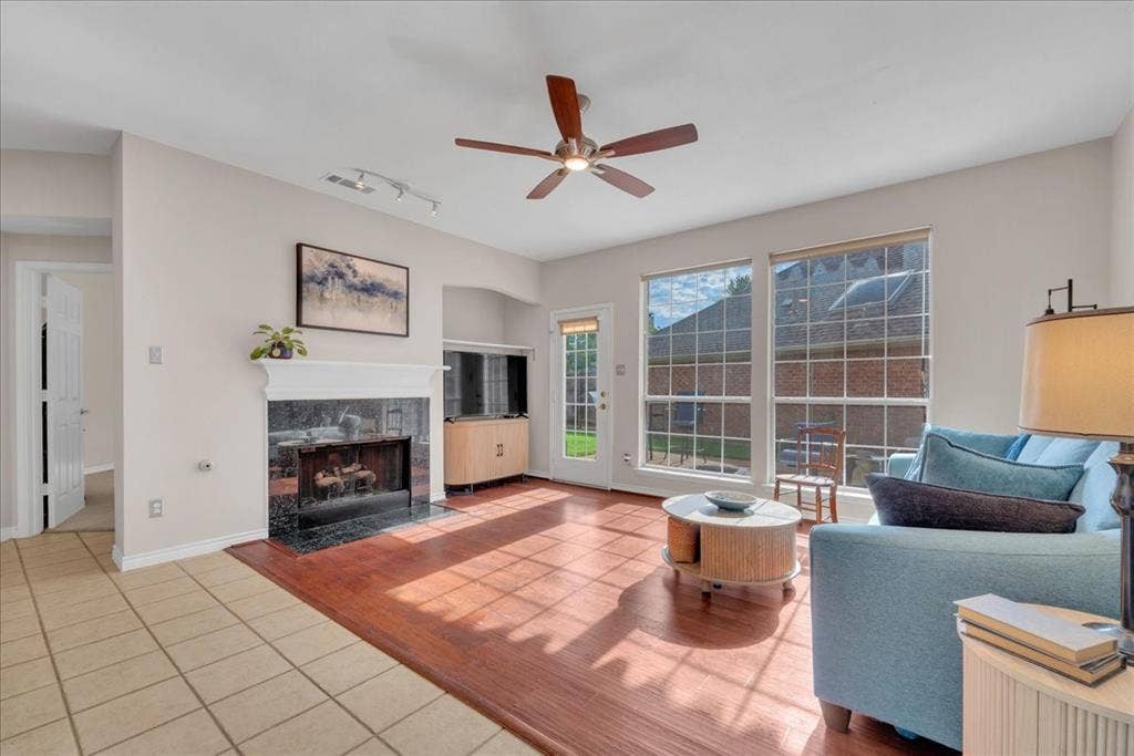 305 Moss Hill Road, Irving, TX 75063 305 Moss Hill Road, Irving, TX 75063