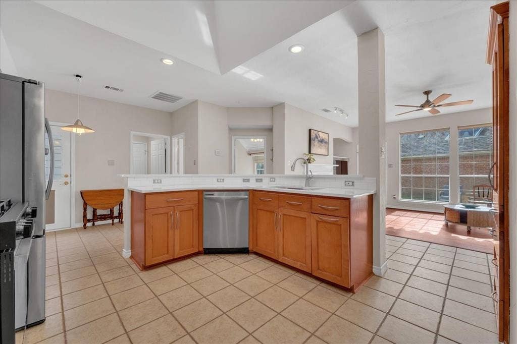 305 Moss Hill Road, Irving, TX 75063 305 Moss Hill Road, Irving, TX 75063