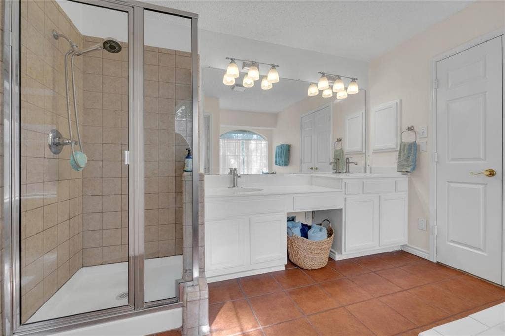 305 Moss Hill Road, Irving, TX 75063 305 Moss Hill Road, Irving, TX 75063