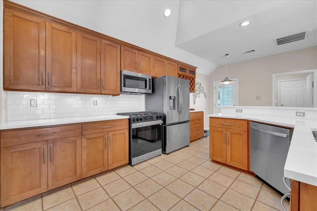 305 Moss Hill Road, Irving, TX 75063 305 Moss Hill Road, Irving, TX 75063