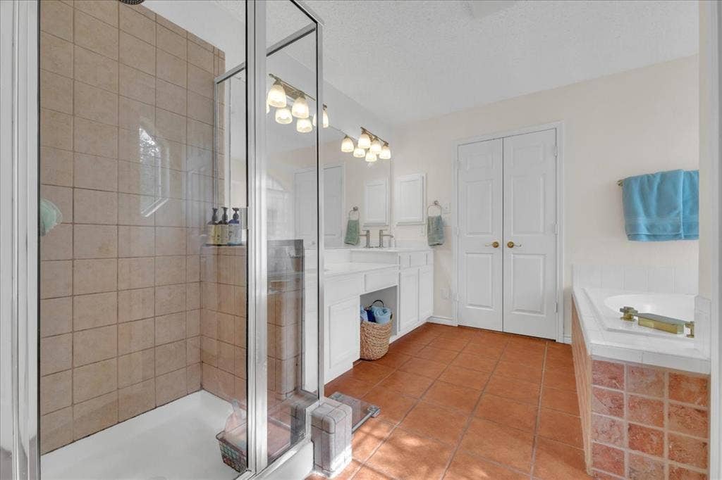 305 Moss Hill Road, Irving, TX 75063 305 Moss Hill Road, Irving, TX 75063