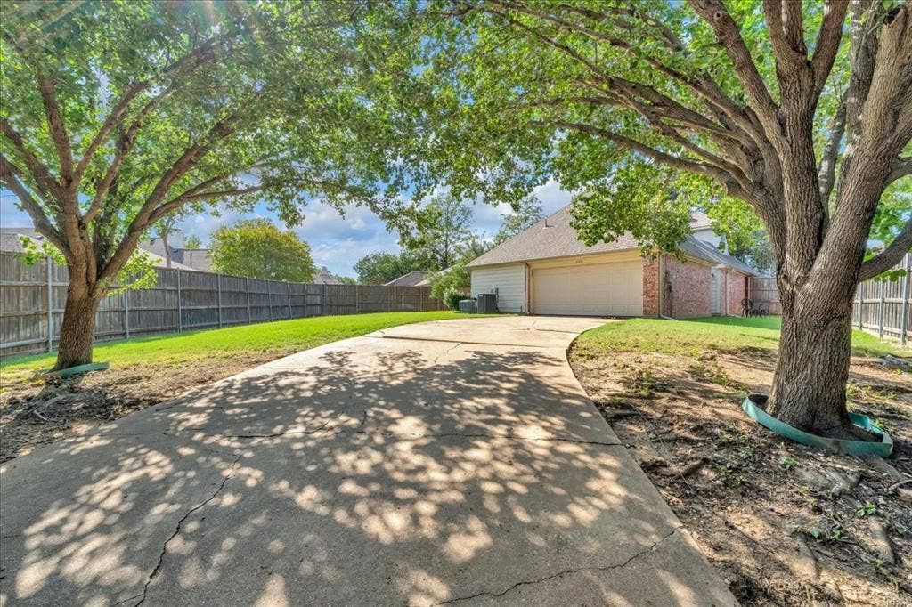 305 Moss Hill Road, Irving, TX 75063 305 Moss Hill Road, Irving, TX 75063