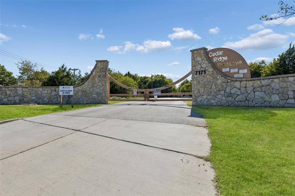 7319 Blackwillow Lane, Dallas, TX 75249 7319 Blackwillow Lane, Dallas, TX 75249