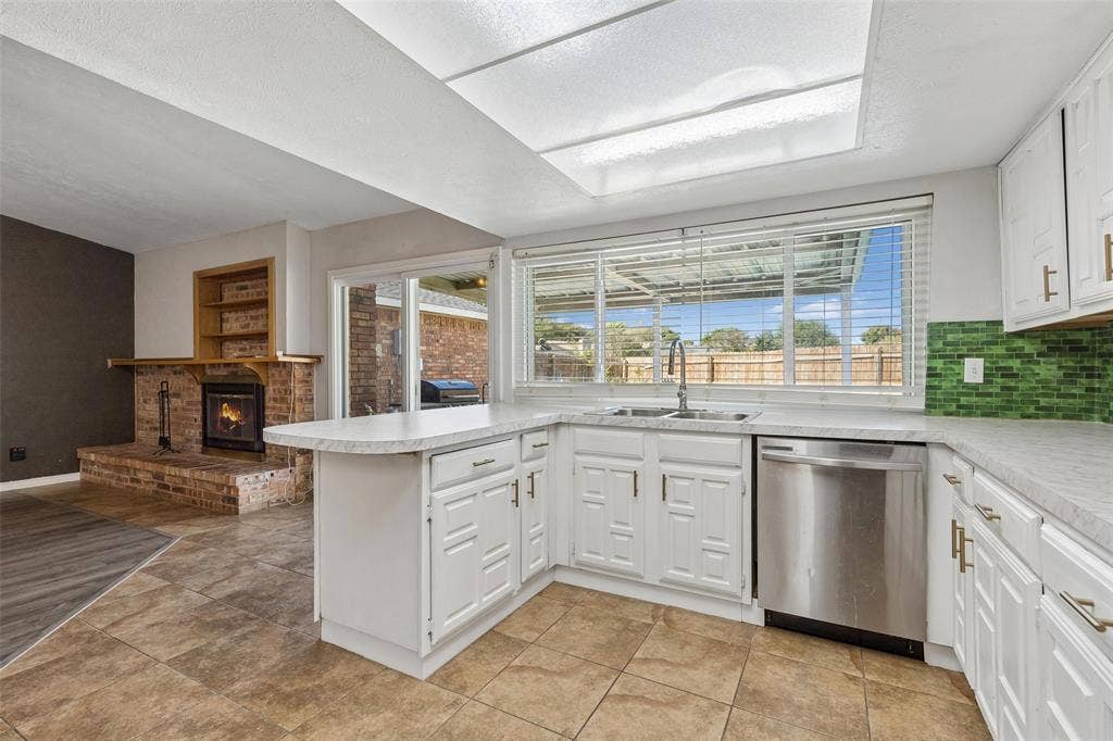 7319 Blackwillow Lane, Dallas, TX 75249 7319 Blackwillow Lane, Dallas, TX 75249
