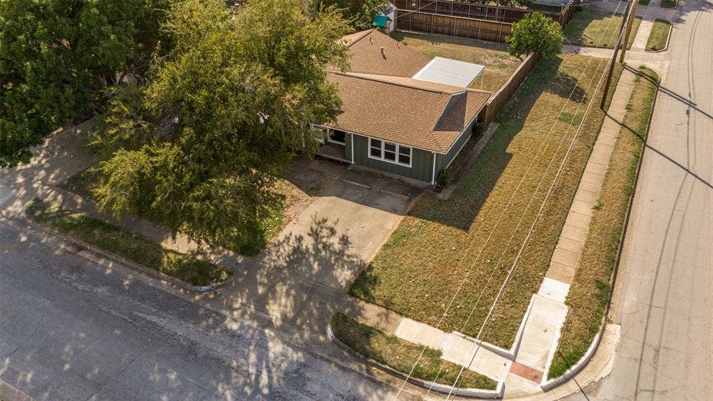 12657 Promenade Lane, Dallas, TX 75238 Corner lot