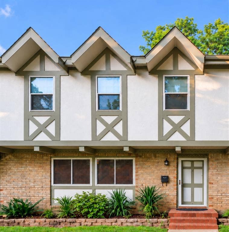 Property photo for 440 Westview Terrace, Arlington, TX