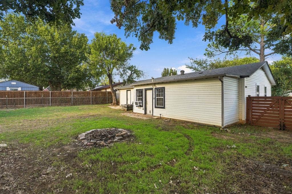 1005 Blanco Drive, Euless, TX 76039