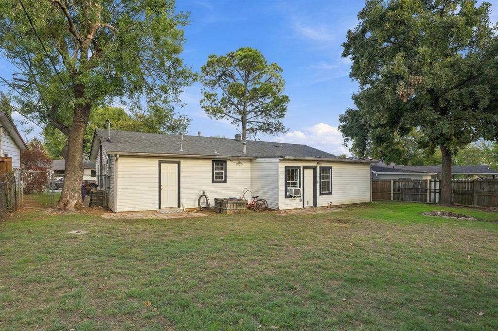1005 Blanco Drive, Euless, TX 76039