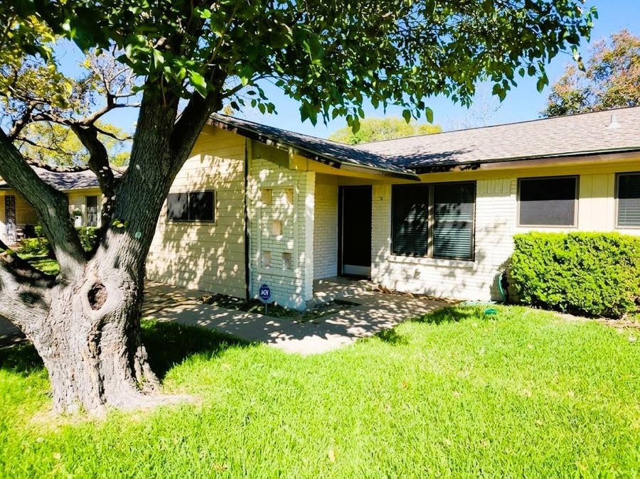 Property photo for 727 Sara Drive, Mesquite, TX