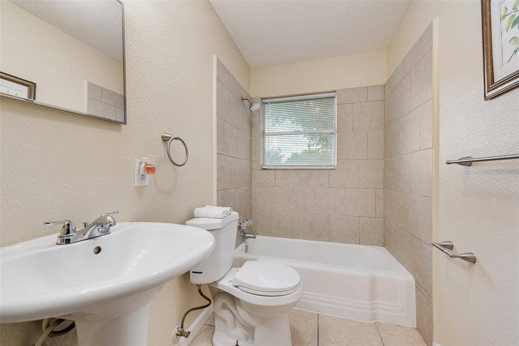 727 Sara Drive, Mesquite, TX 75149 727 Sara Drive, Mesquite, TX 75149