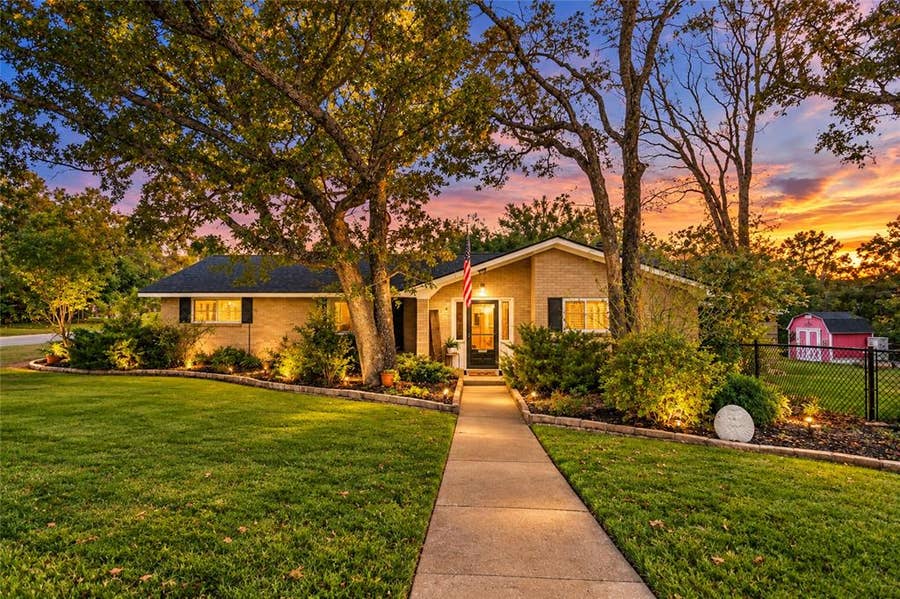 Property photo for 1800 W Hull Street, Denison, TX