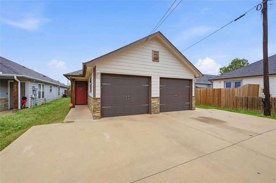 Property photo for 615-617 E Carter Street, Sherman, TX