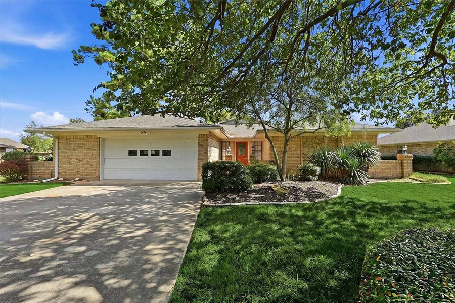 Property photo for 718 Kiowa Drive W, Lake Kiowa, TX