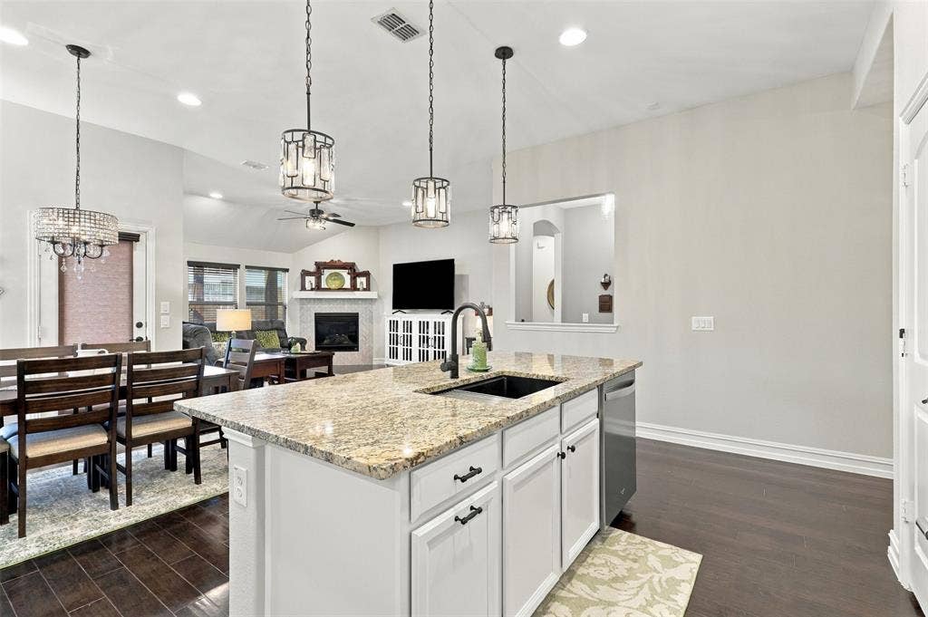 525 Yellowstone Drive, Celina, TX 75009 525 Yellowstone Drive, Celina, TX 75009