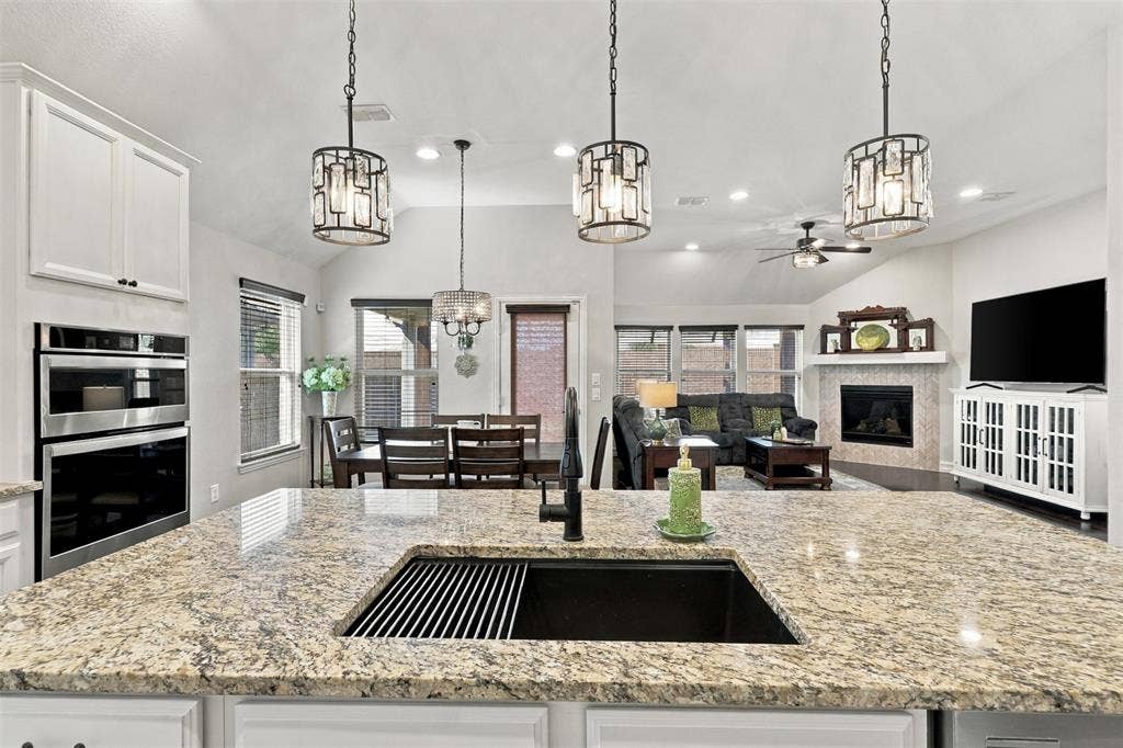 525 Yellowstone Drive, Celina, TX 75009 525 Yellowstone Drive, Celina, TX 75009